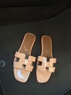Hermes oran slippers, Ophalen of Verzenden, Zo goed als nieuw, Beige