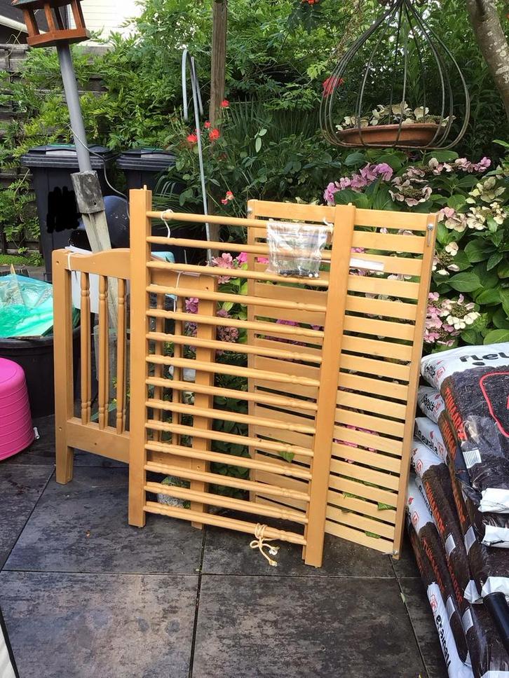 Beuken Ledikant + Box (Klassiek) - Gedemonteerd, Kinderen en Baby's, Boxen, Zo goed als nieuw, Vierkant, In hoogte verstelbaar