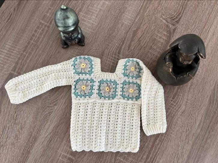 Zelfgebreide baby trui in wit maat 56., Kinderen en Baby's, Babykleding | Maat 56, Nieuw, Meisje, Truitje of Vestje, Ophalen of Verzenden