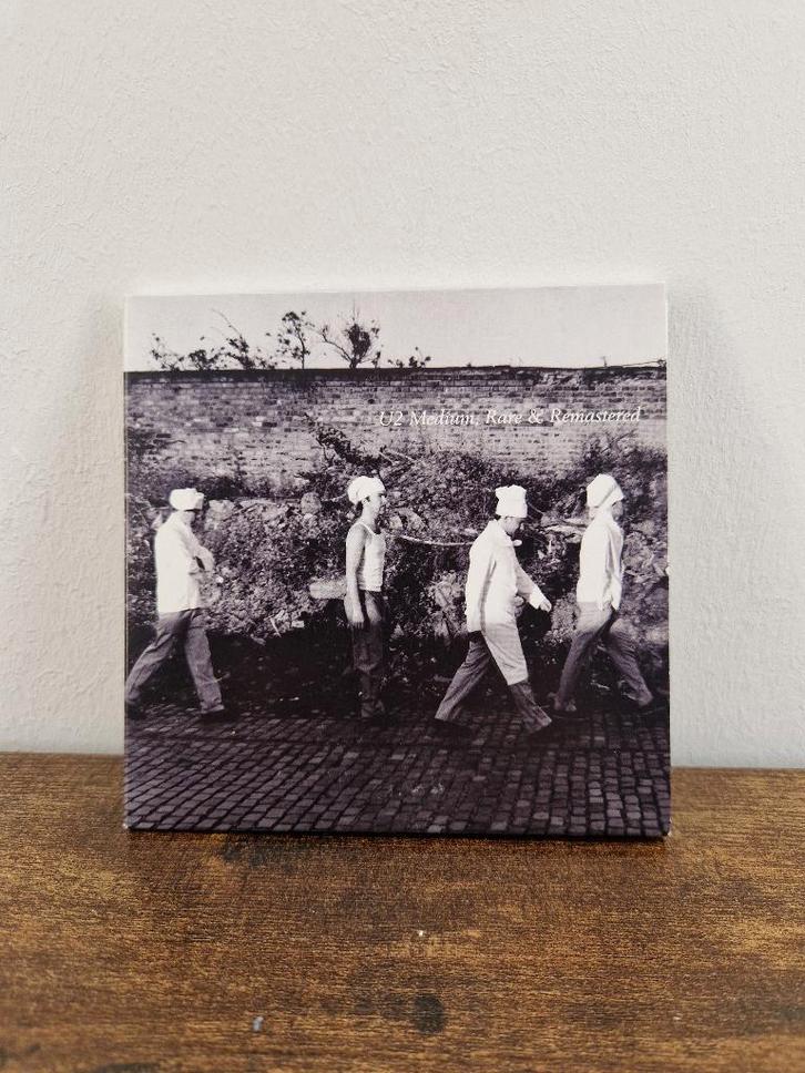 U2 Medium, Rare & Remastered CD, Cd's en Dvd's, Cd's | Pop, Zo goed als nieuw, 2000 tot heden, Ophalen of Verzenden