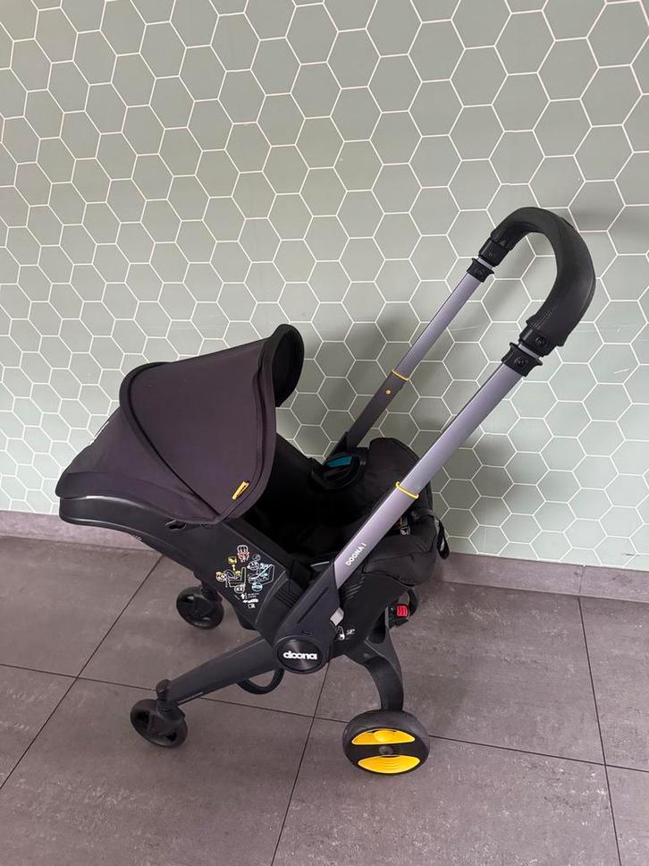 Doona i Autostoel Kinderwagen - Zwart, Kinderen en Baby's, Kinderwagens en Combinaties, Zo goed als nieuw, Kinderwagen, Overige merken