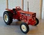 Renault 551 van Universal Hobbies, Hobby en Vrije tijd, Modelauto's | 1:32, Ophalen of Verzenden, Zo goed als nieuw, Tractor of Landbouw