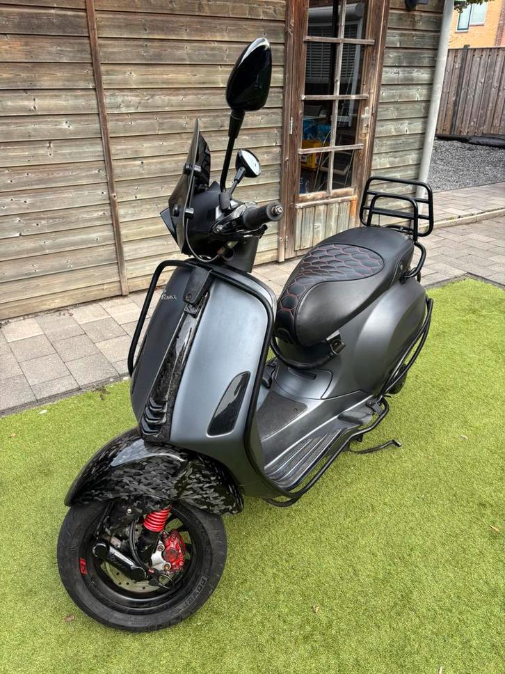 Vespa sprint custom, Fietsen en Brommers, Scooters | Vespa, Zo goed als nieuw, Vespa S, Maximaal 45 km/u, Benzine, Ophalen of Verzenden