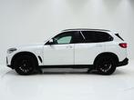 BMW X5 xDrive45e Full Black | Panoramadak | Luchtvering | Ha, Auto's, Gebruikt, 394 pk, Wit, Vierwielaandrijving
