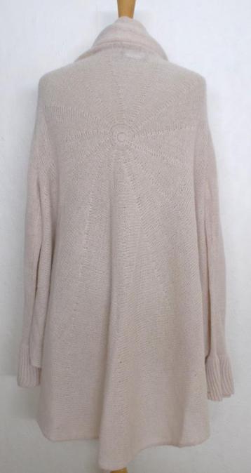 Zacht en soepel leuk vest van Fen Wright Manson! L beschikbaar voor biedingen