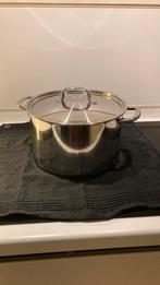 Grote soeppan 28 cm, Huis en Inrichting, Keuken | Potten en Pannen, Ophalen of Verzenden, Zo goed als nieuw