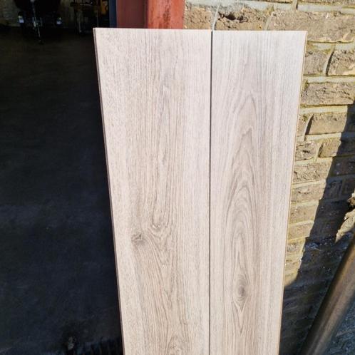 Circa 30 m2 laminaat Smart D4803PR. Trend Oak Titan, Huis en Inrichting, Stoffering | Vloerbedekking, Gebruikt, Laminaat, 25 tot 50 m²