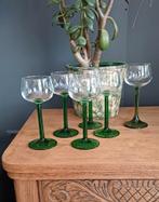 Vintage, retro Franse Wijnglazen op hoge groene voet, Antiek en Kunst, Antiek | Glas en Kristal, Ophalen