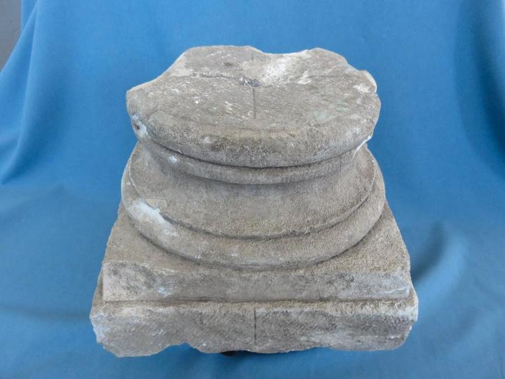 Middeleeuwen – voetstuk in steen - ca. 1400, Antiek en Kunst, Antiek | Overige Antiek, Ophalen of Verzenden