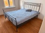 Metalen bedframe, Huis en Inrichting, Slaapkamer | Bedden, Ophalen, Zwart, Tweepersoons, Zo goed als nieuw
