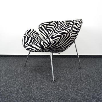 Artifort Orange Slice Design Fauteuil | Nieuwe Stof | Zebra beschikbaar voor biedingen