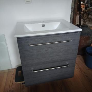 Badkamermeubel met wastafel, laden & spiegelkast beschikbaar voor biedingen