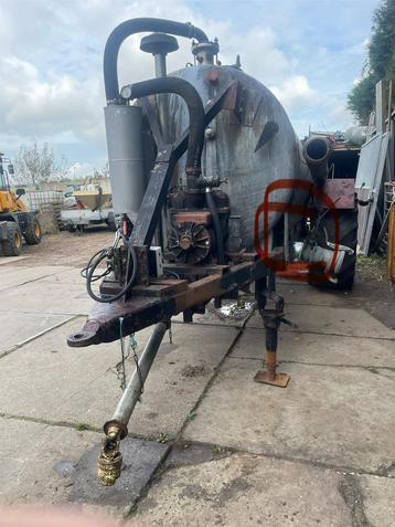 Claas duiner mesttank beschikbaar voor biedingen