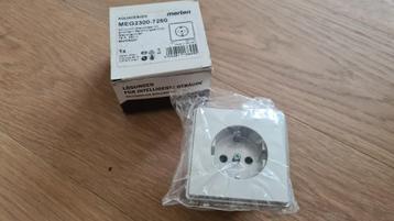 Aluminium stopcontact Merten beschikbaar voor biedingen