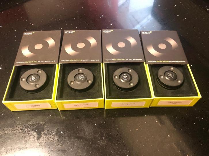 Ansuz Acoustics 4 Darkz Diamond Isolators Resonanzkontrolle, Audio, Tv en Foto, Afstandsbedieningen, Gebruikt, Origineel, Verzenden