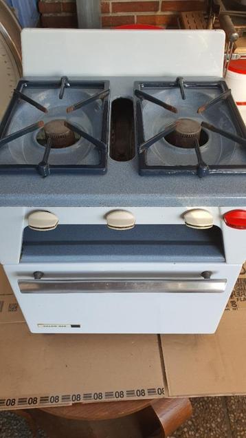 2 Pits Butogasstel met oven en warmhoud gedeelte, nog in zee beschikbaar voor biedingen