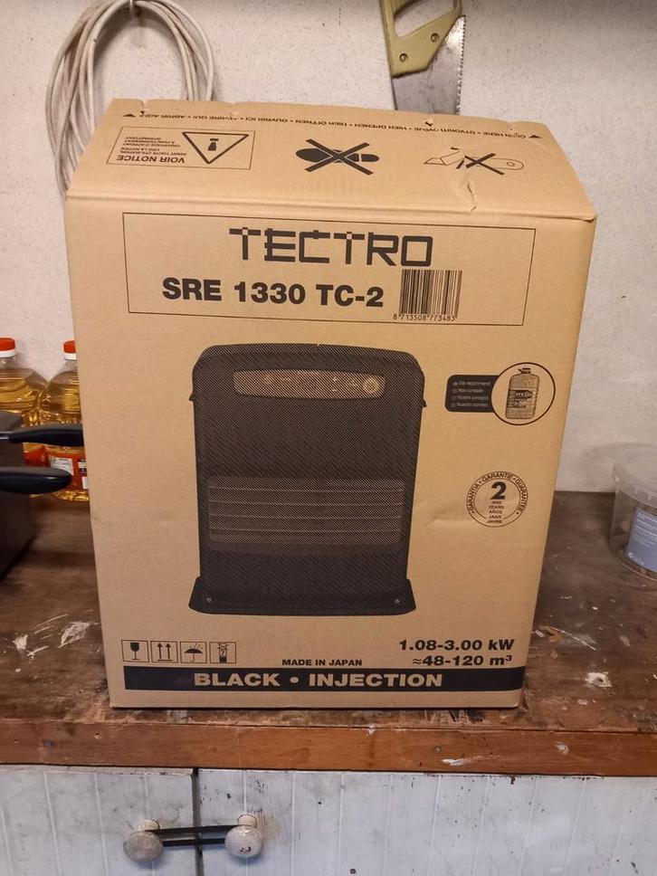 Tectro Petroleumkachel + Qlima Brandstof - Zo Goed Als Nieuw, Huis en Inrichting, Kachels, Zo goed als nieuw, Vrijstaand, Petroleumkachel