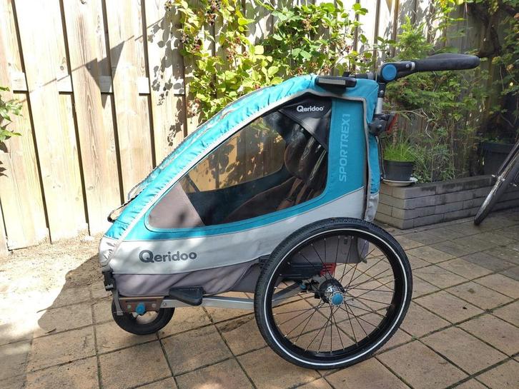 Kinderkar - Qeridoo, Fietsen en Brommers, Fietsaccessoires | Aanhangers en Karren, Gebruikt, Kinderkar, 20 tot 40 kg, Vering, Opvouwbaar