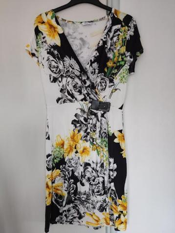 Miss Etam dames jurk met bloemen motief en gesp beschikbaar voor biedingen