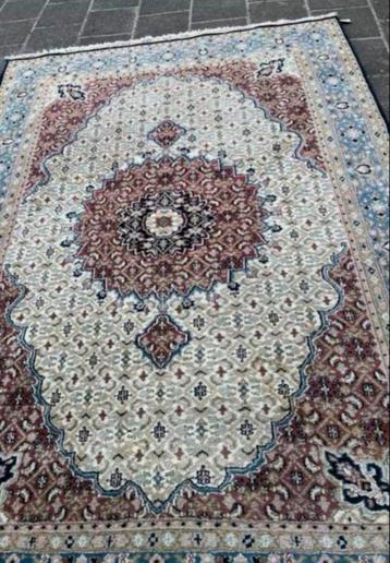 Perzisch Tapijt 250x175cm - Handgemaakt en Elegant beschikbaar voor biedingen