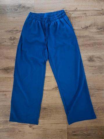 Casual broek blauw beschikbaar voor biedingen
