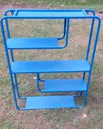 Metalen wandrek,  vakkenkast blauw, Ophalen, Zo goed als nieuw, 25 tot 50 cm, Metaal