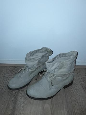 Hot Item Beige Laarsjes Met Veters Maat 41 beschikbaar voor biedingen
