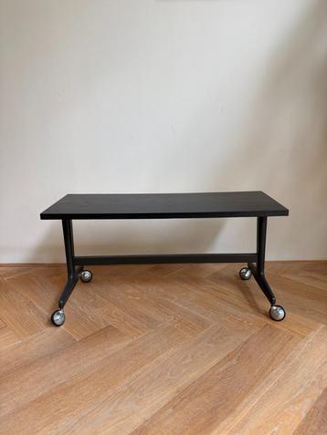 Vintage salontafel op wieltjes - industrieel metalen frame beschikbaar voor biedingen