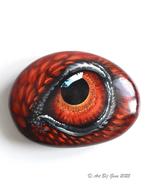 Stoer rood drakenoog, hand geschilderd op een riviersteen, Ophalen of Verzenden