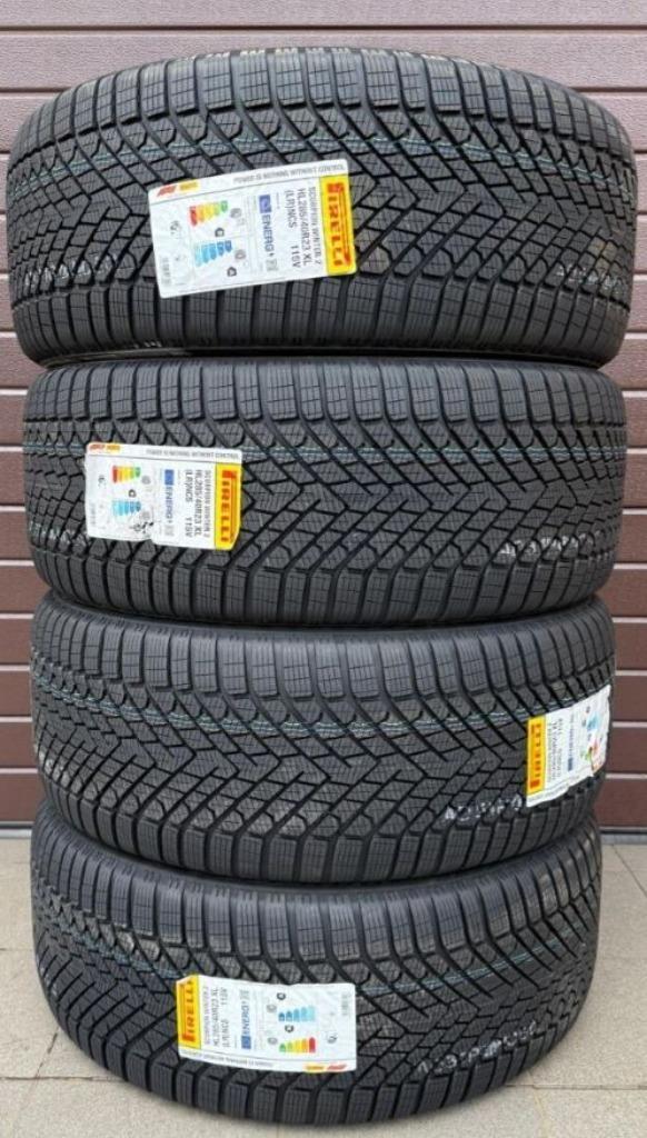 285/40R23 Pirelli Scorpion Winter 2 LR, Auto-onderdelen, Banden en Velgen, Band(en), Winterbanden, Overige maten, 285 mm, Terreinwagen