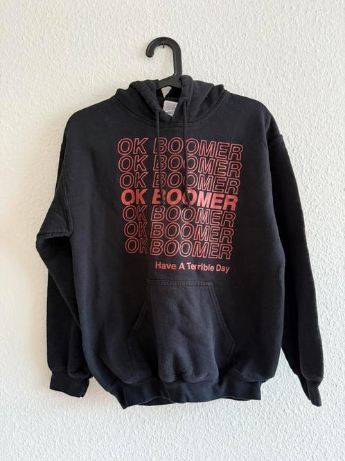 Zwarte hoodie met rode tekstprint van Gildan, maat S, Kleding | Heren, Truien en Vesten, Zo goed als nieuw, Maat 46 (S) of kleiner