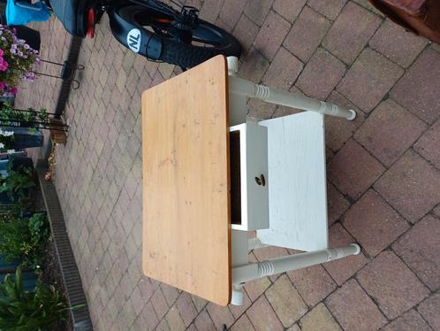 Brocant/ antiek  wastafelje mooie exemplaar, Antiek en Kunst, Antiek | Meubels | Tafels, Ophalen of Verzenden