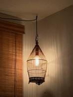 Vogelkooi (hier als hanglamp), Ophalen
