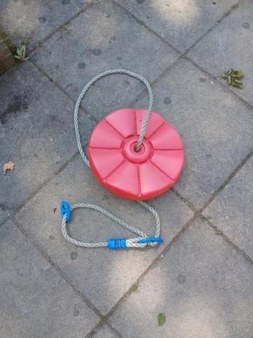 Rode schommel beschikbaar voor biedingen