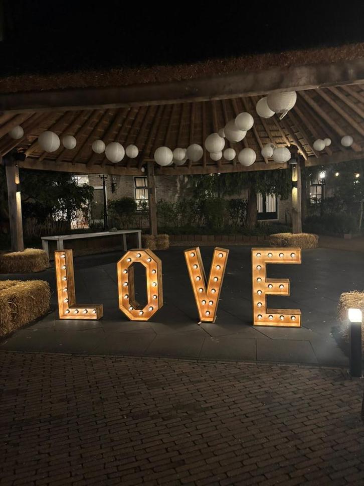 LOVE Letters 1m Hoog - Te Huur!, Hobby en Vrije tijd, Feestartikelen | Verhuur, Gebruikt, Geboorte of Huwelijk, Ophalen