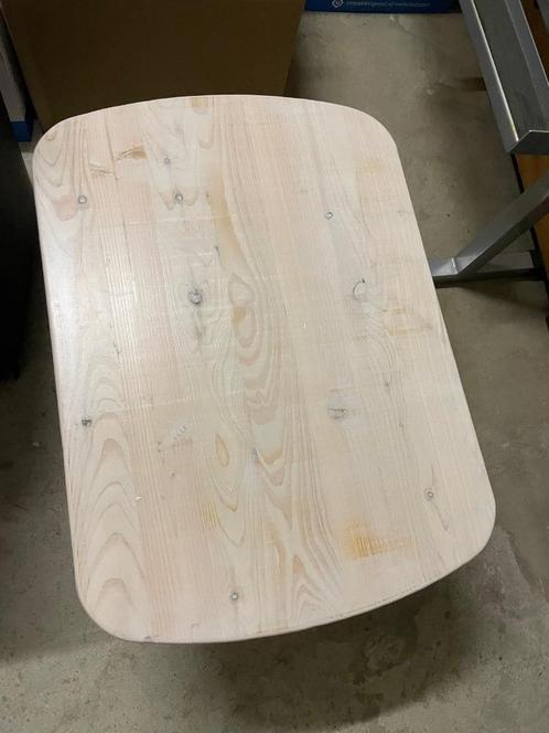 (Bijzet) tafel van Larix met zwarte metalen poten NIEUW, Huis en Inrichting, Tafels | Bijzettafels, Nieuw, Ovaal, 45 tot 60 cm