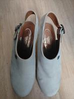 Nubuck leer licht grijs dichte pump ,mt 38, Kleding | Dames, Ophalen of Verzenden, Zo goed als nieuw, Grijs