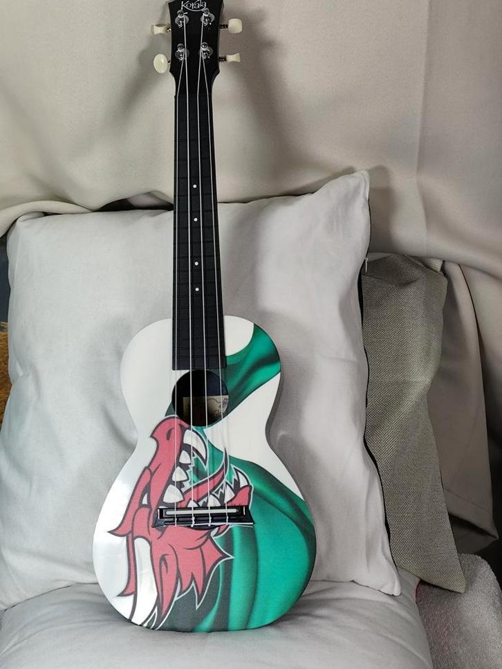 Korala Ukelele met Draken Design, Muziek en Instrumenten, Snaarinstrumenten | Overige, Nieuw, Ukelele, Ophalen of Verzenden