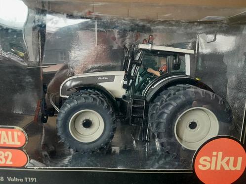 Valtra t191., Hobby en Vrije tijd, Modelauto's | 1:32, Zo goed als nieuw, Tractor of Landbouw, SIKU, Ophalen of Verzenden