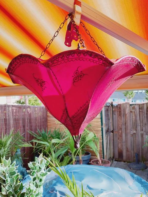 Handgemaakte leren Marokkaanse plafondlamp met henna schaduw, Antiek en Kunst, Antiek | Lampen, Ophalen of Verzenden