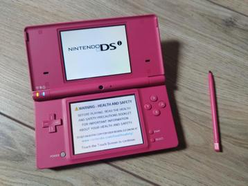 Nintendo dsi roze.  Lees omschrijving  beschikbaar voor biedingen