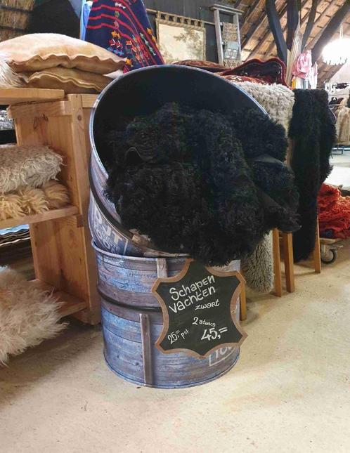 Schapenvacht, zwart gekruld 70x50cm, set van 2, Huis en Inrichting, Woonaccessoires | Plaids en Woondekens, Gebruikt, Ophalen of Verzenden