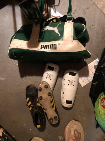 Voetbal set: Tas, schoenen en scheenbeschermers beschikbaar voor biedingen