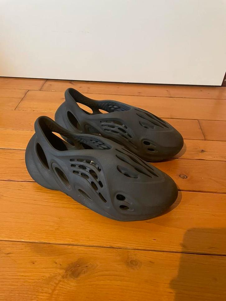 Originele yeezy foam runners, Kleding | Heren, Schoenen, Zo goed als nieuw, Zwart, Ophalen of Verzenden