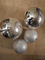 4 grote zilver kleurige kerstballen, Diversen, Kerst, Ophalen of Verzenden, Gebruikt