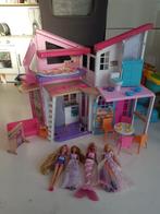 Barbiehuis malibu inklapbaar incl 4 barbies doos en extra's, Kinderen en Baby's, Speelgoed | Poppenhuizen, Poppenhuis, Zo goed als nieuw