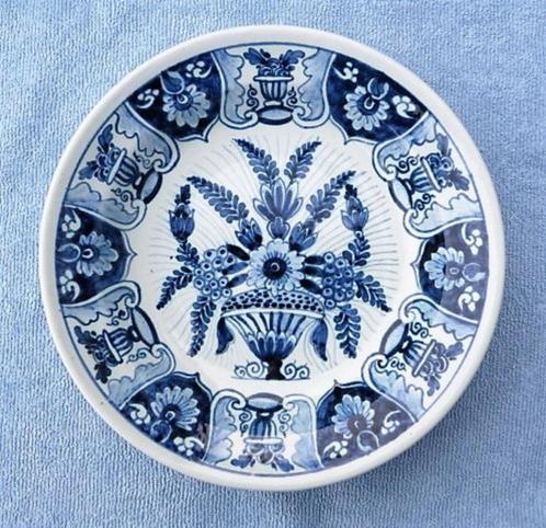 18 cmdoorsnede bordje delft porceleyne fles 1920 DELFS BLAUW, Antiek en Kunst, Antiek | Wandborden en Tegels, Verzenden