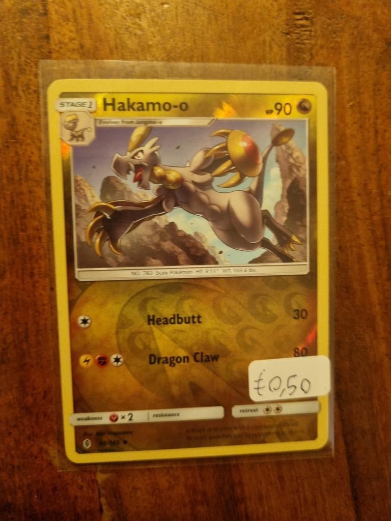 Hakamo-o Pokémon kaart - Beschadigd, Ophalen of Verzenden, Gebruikt, Losse kaart