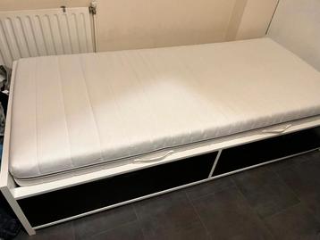 1-persoonsbed met matras + 2 ruime lades – ideaal voor kind 