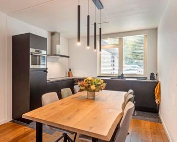 Massief eikenhouten boomstamtafel – 6 persoons –225 x 105 cm beschikbaar voor biedingen